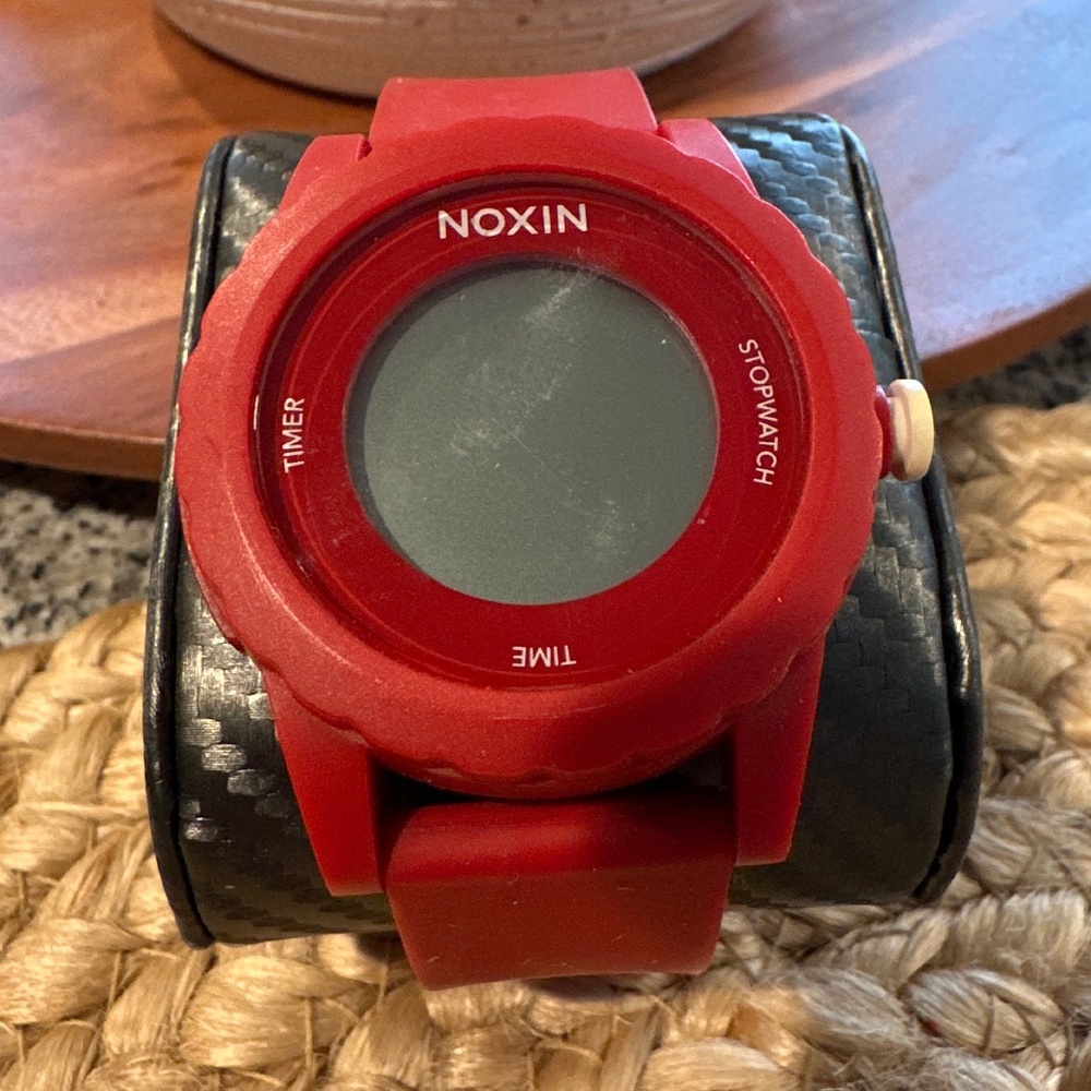 Nixon genie watch